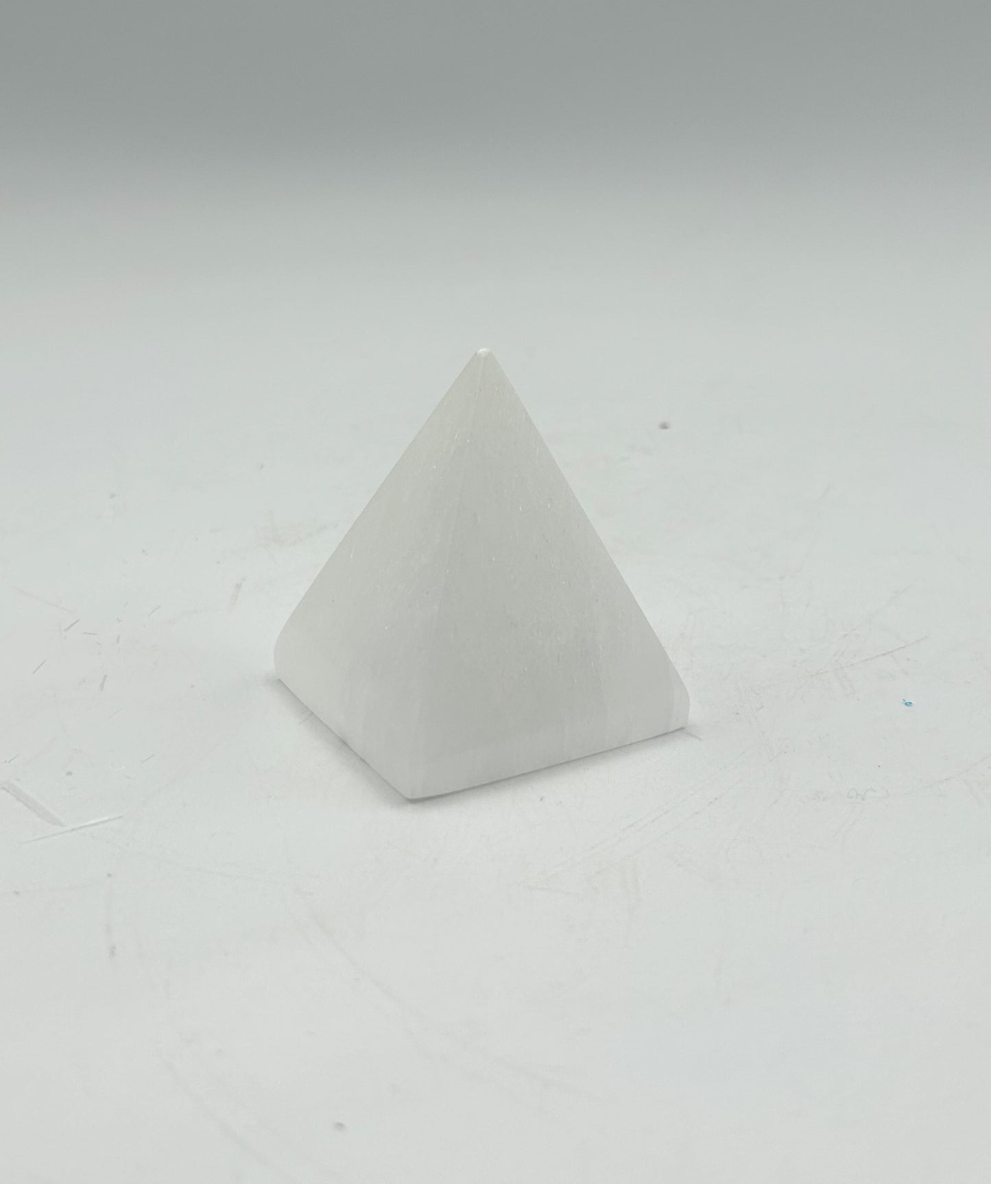 6 cm Selenite Pyramids (20 pcs)
