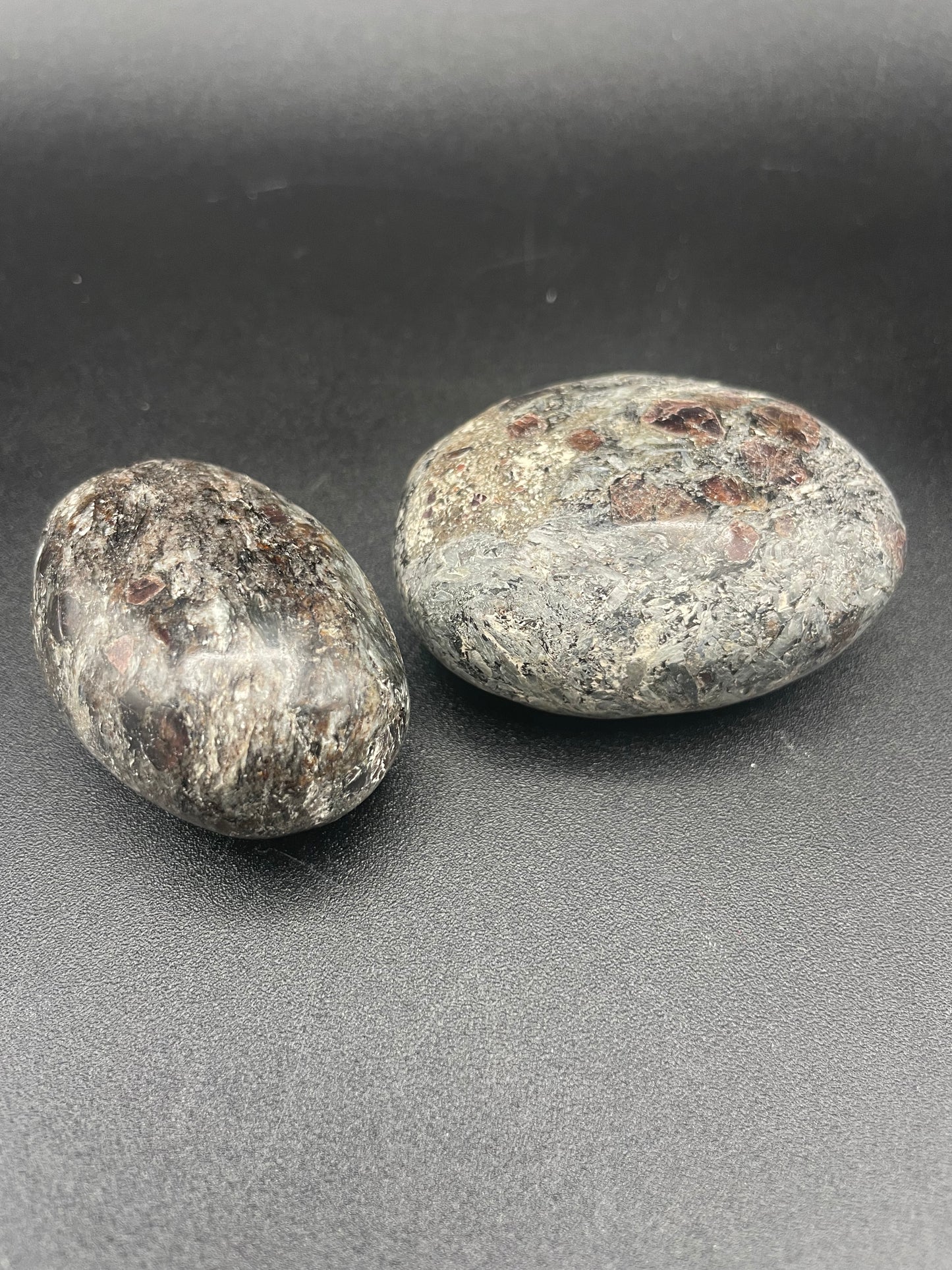 Canadian Staurolite and Garnet Palm Stones (1kg Bag)