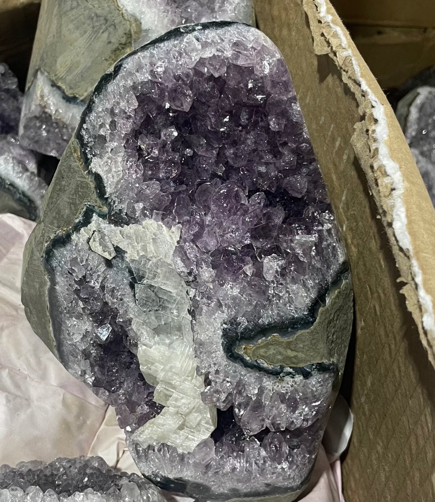 Amethyst Cut Base (Case)