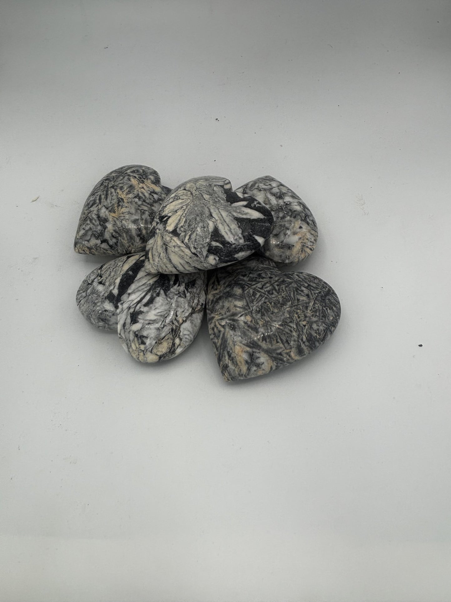 Pinolith Hearts (1kg Bag)