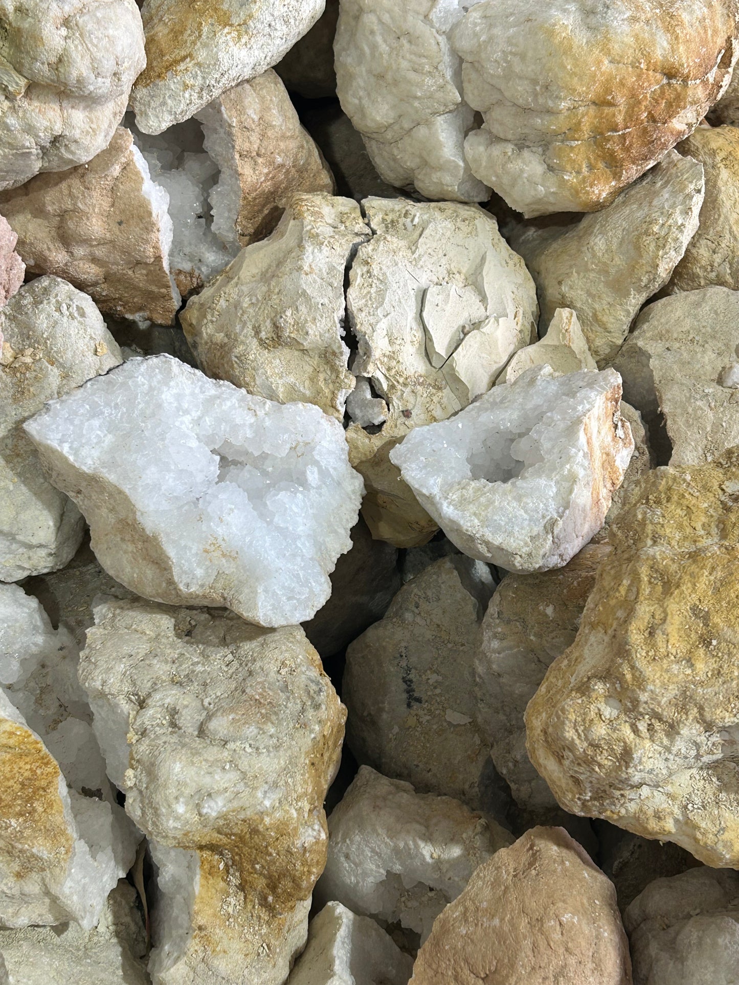 Lg/Xl Quartz Geodes (20lb Lot)