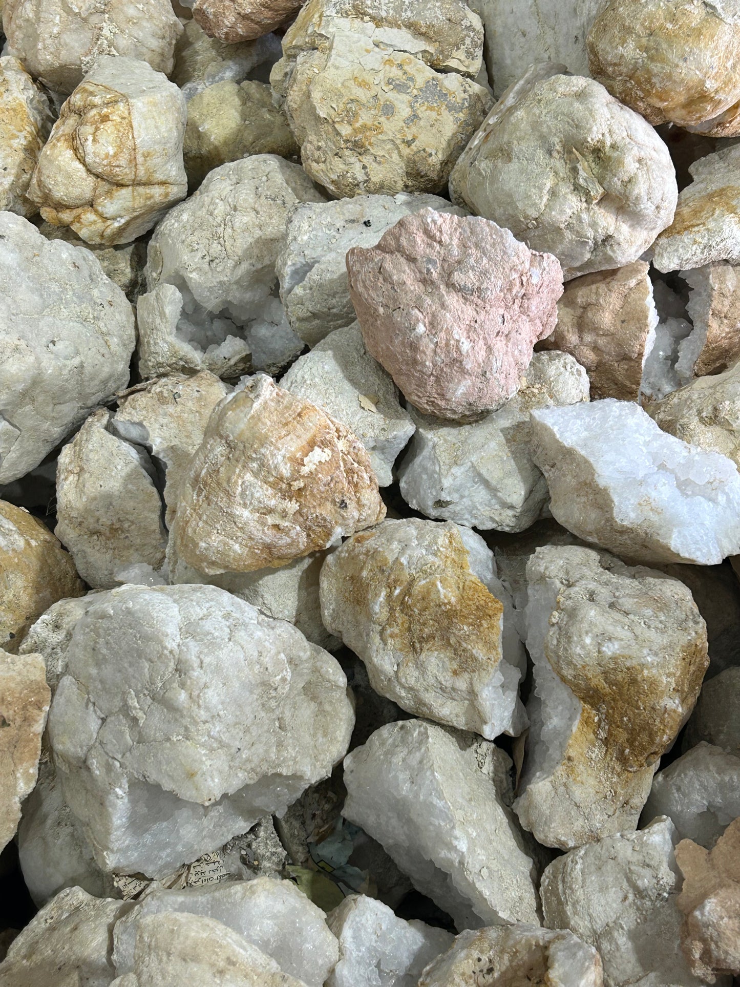 Lg/Xl Quartz Geodes (20lb Lot)