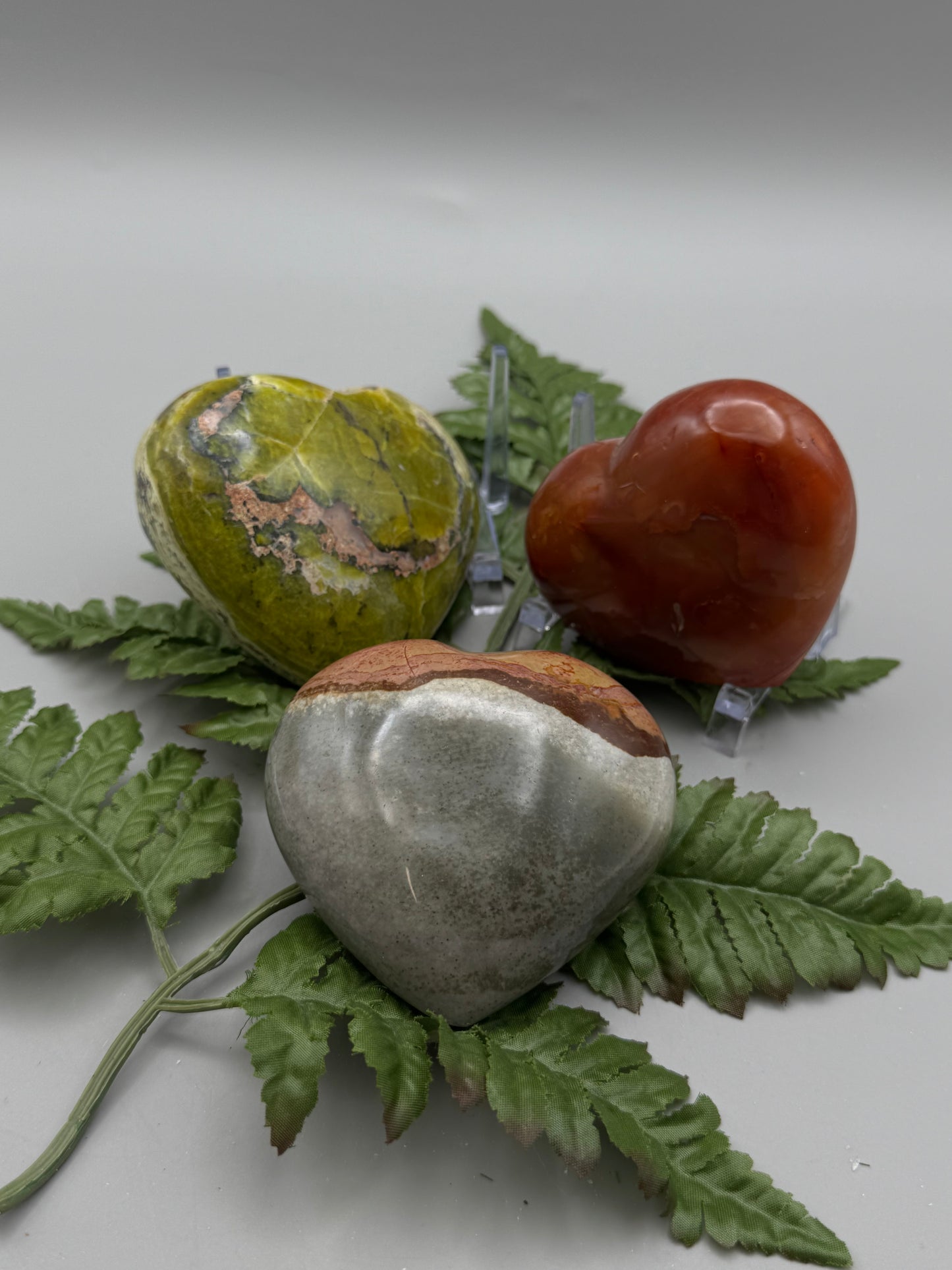 Gemstone Hearts (Madagascar) 12pcs